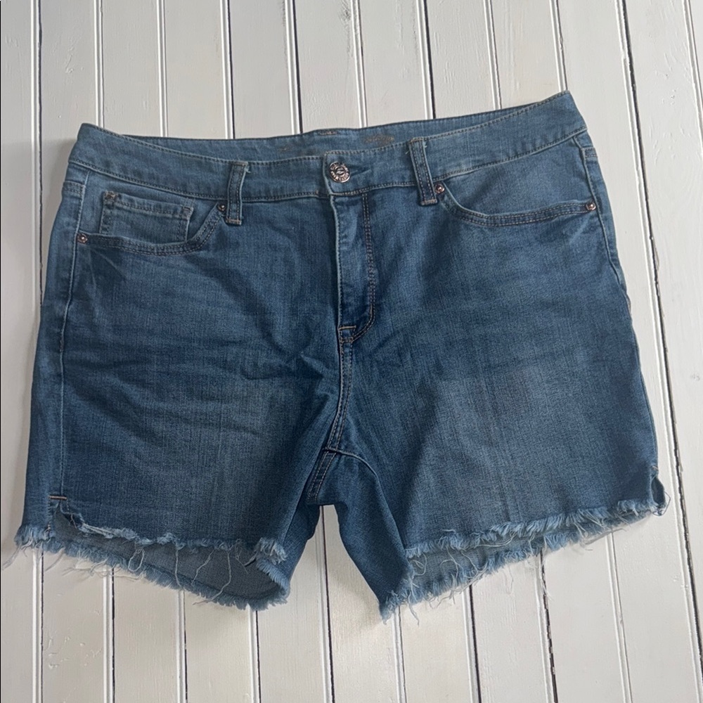 Seven7 Women's Medium Wash Blue Denim Jean Shorts